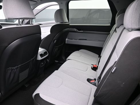 Used 2025 Hyundai Palisade SE image 12