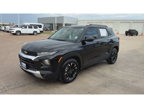 Used 2023 Chevrolet TrailBlazer LT w/ Convenience Package FWD image 4