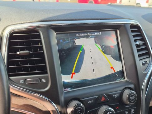 Used 2018 Jeep Grand Cherokee Limited AWD/4WD image 14