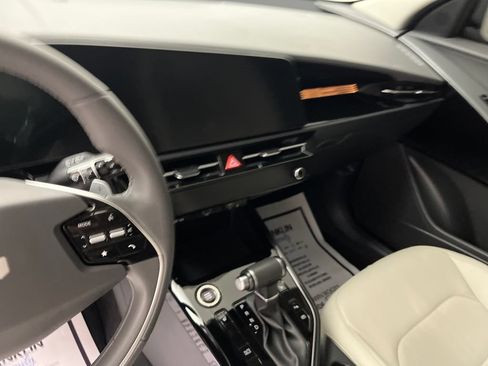 Certified 2025 Kia Niro EX Touring FWD image 19