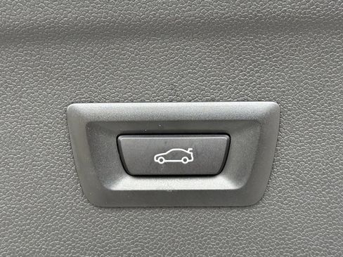 Used 2025 BMW iX xDrive50 image 16