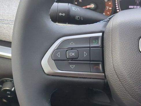 Used 2022 Jeep Compass Latitude FWD image 28