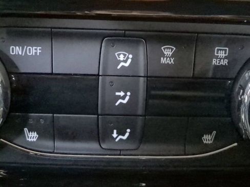 Used 2025 Chevrolet Trax LT w/ LT Convenience Package image 22