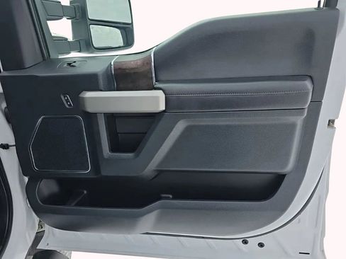 Used 2022 Ford F250 Lariat image 19
