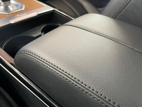 Used 2020 Land Rover Range Rover Evoque SE image 33