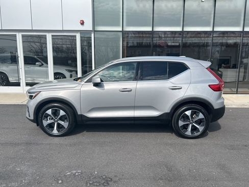 Certified 2025 Volvo XC40 B5 Plus AWD/4WD image 2