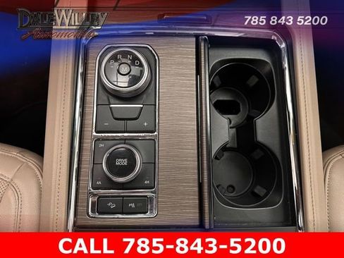 Used 2024 Ford Expedition Limited image 18