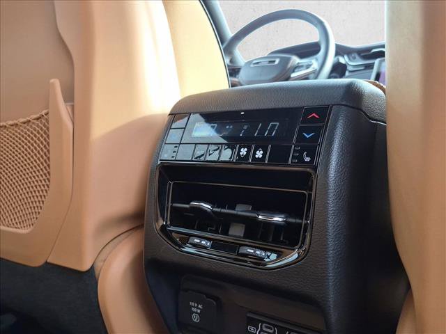 Used 2024 Jeep Grand Cherokee Summit w/ Adv Protech Group IV AWD/4WD image 18