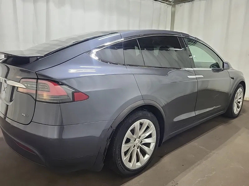 Used 2017 Tesla Model X 75D AWD/4WD image 4