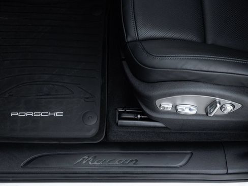 Certified 2026 Porsche Macan AWD/4WD image 20
