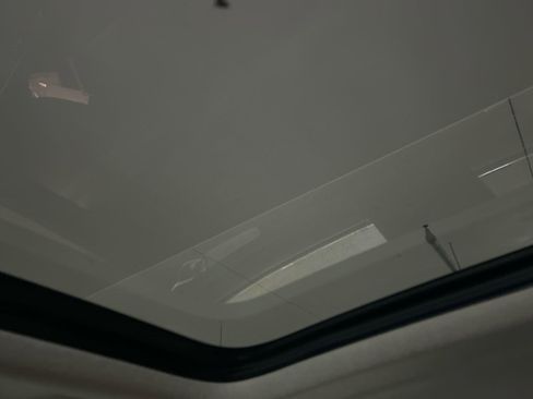 Used 2025 Volvo XC40 B5 Core image 25