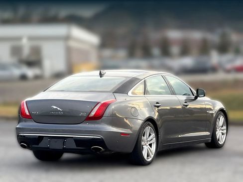 Used 2017 Jaguar XJ L Portfolio image 9