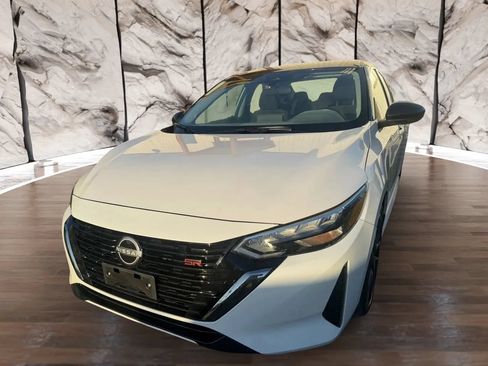 Used 2024 Nissan Sentra SR FWD image 2