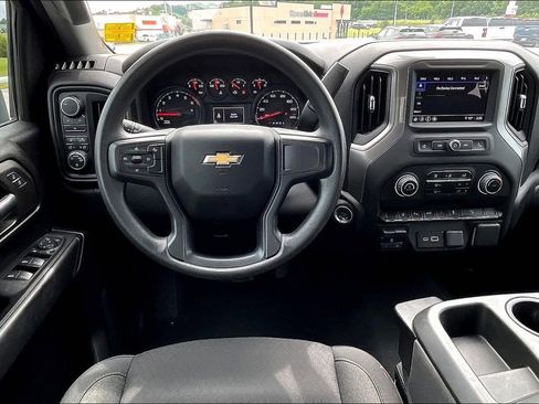 Used 2025 Chevrolet Silverado 2500 Custom w/ Custom Value Package AWD/4WD image 5