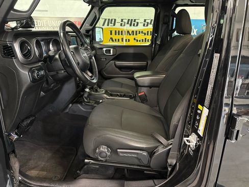 Used 2021 Jeep Gladiator Sport image 8