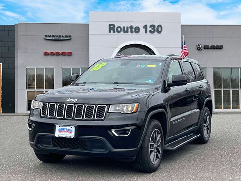 Used 2018 Jeep Grand Cherokee Laredo image 2