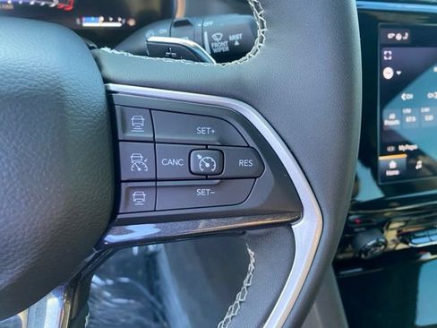 Used 2023 Jeep Grand Cherokee Altitude AWD/4WD image 23