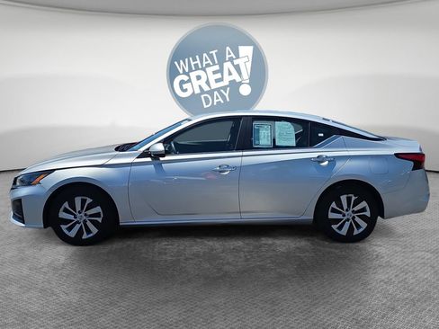 Used 2023 Nissan Altima 2.5 S FWD image 7