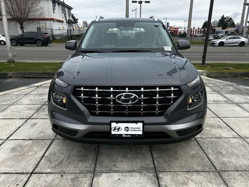 Certified 2025 Hyundai Venue SEL image 3