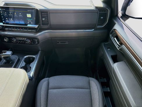 Used 2024 Chevrolet Silverado 1500 LT Trail Boss AWD/4WD image 17