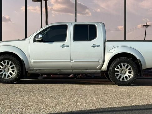Used 2013 Nissan Frontier SL w/ Moonroof Pkg AWD/4WD image 5