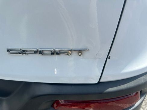Used 2015 Jeep Cherokee Sport w/ Cold Weather Group FWD image 12