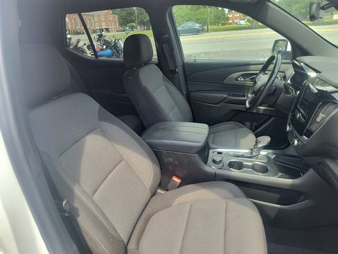 Used 2022 Chevrolet Traverse LT w/ LPO, Cargo Package FWD image 21