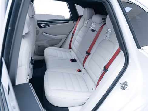 Certified 2026 Porsche Macan S AWD/4WD image 30