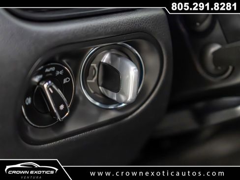 Used 2023 Porsche Macan Turbo image 38