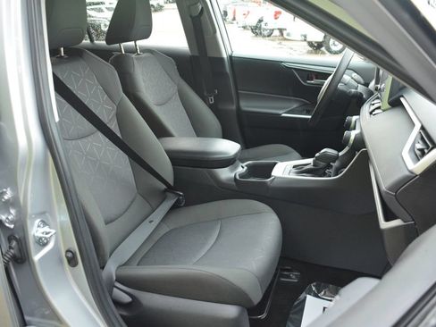 Used 2025 Toyota RAV4 XLE FWD image 18