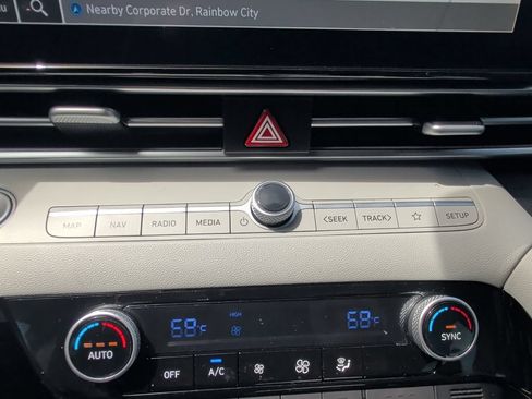 Used 2025 Hyundai Elantra Limited FWD image 23