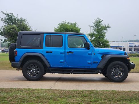 Used 2024 Jeep Wrangler Unlimited Sport AWD/4WD image 7