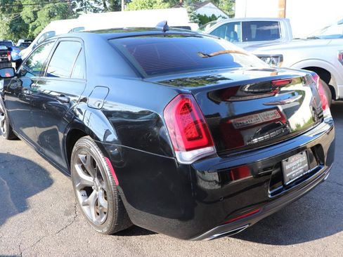 Used 2022 Chrysler 300 S w/ Comfort Group RWD image 3