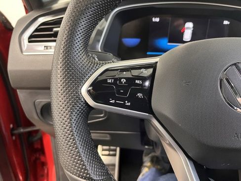 Used 2024 Volkswagen Tiguan SE R-Line image 25