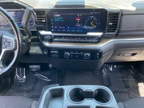 Used 2024 Chevrolet Silverado 2500 LT AWD/4WD image 11