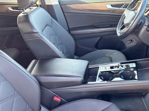 Used 2024 Volkswagen Atlas SE image 10