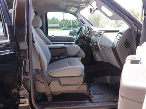 Used 2014 Ford F250 XLT w/ XLT Premium Package AWD/4WD image 9