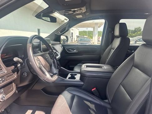 Used 2022 Chevrolet Tahoe Z71 w/ Luxury Package AWD/4WD image 7