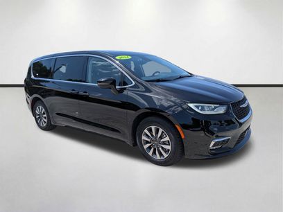Used 2024 Chrysler Pacifica Limited