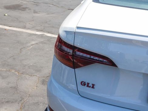 Used 2019 Volkswagen Jetta GLI FWD image 8