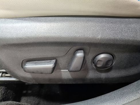 Used 2020 Kia Niro EX Premium FWD image 19