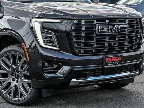 Used 2025 GMC Yukon XL Denali Ultimate AWD/4WD image 3