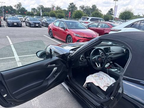 Used 2017 FIAT 124 Spider Classica RWD image 4