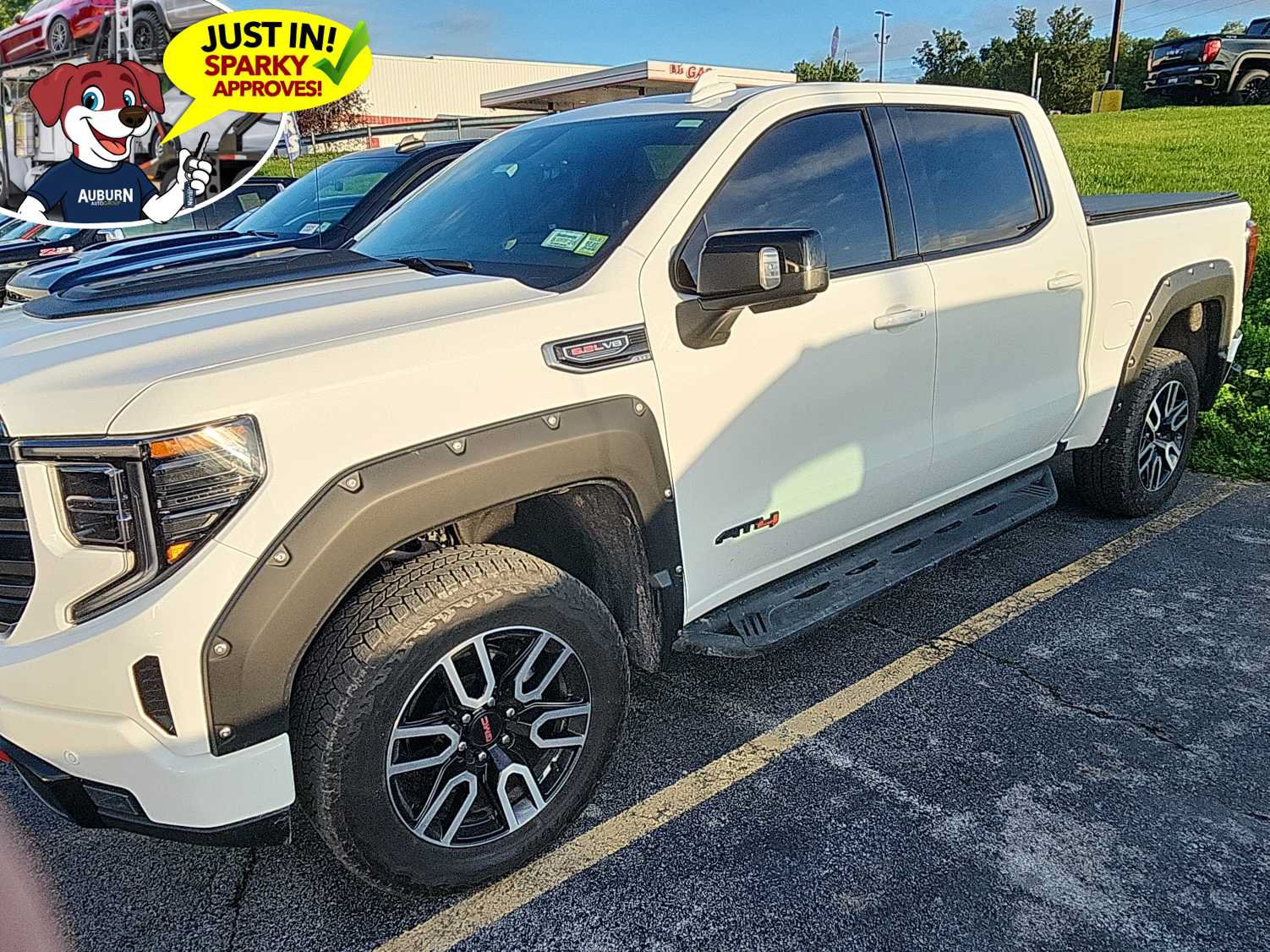 Used 2022 GMC Sierra 1500 AT4 w/ AT4 Premium Package AWD/4WD image 1