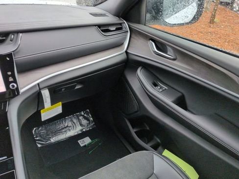 New 2026 Jeep Grand Cherokee Altitude image 15