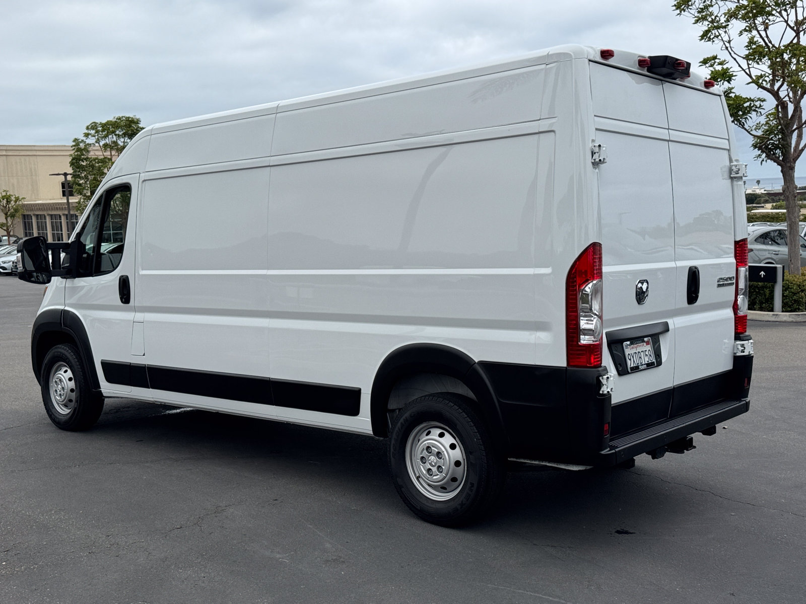 Used 2023 RAM ProMaster 2500 w/ Driver Convenience Group FWD image 14