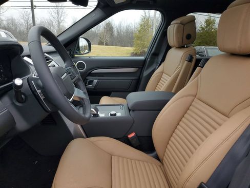 Used 2026 Land Rover Discovery Dynamic SE AWD/4WD image 7