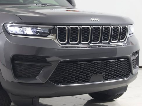 Used 2025 Jeep Grand Cherokee Laredo X w/ Luxury Tech Group I image 42