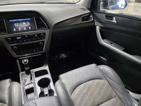 Used 2016 Hyundai Sonata Sport w/ Option Group 02 image 17