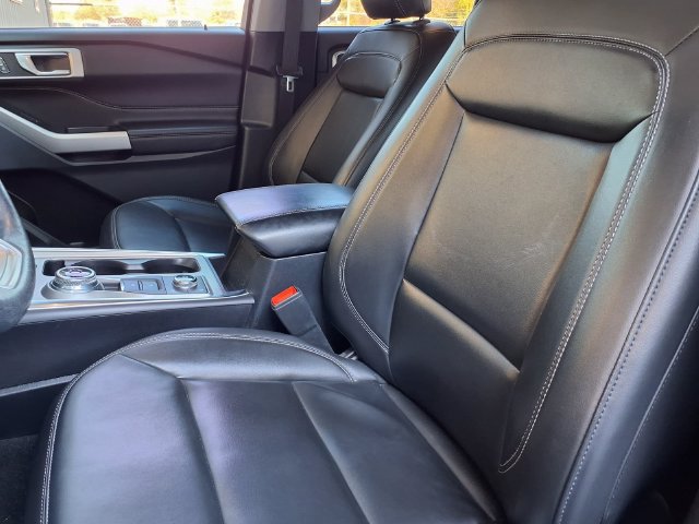 Used 2021 Ford Explorer XLT w/ Equipment Group 202A AWD/4WD image 3